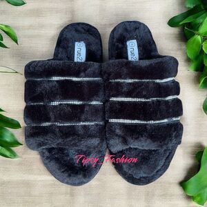 Black Faux Fur Slippers Rue21 | Women’s Size 8